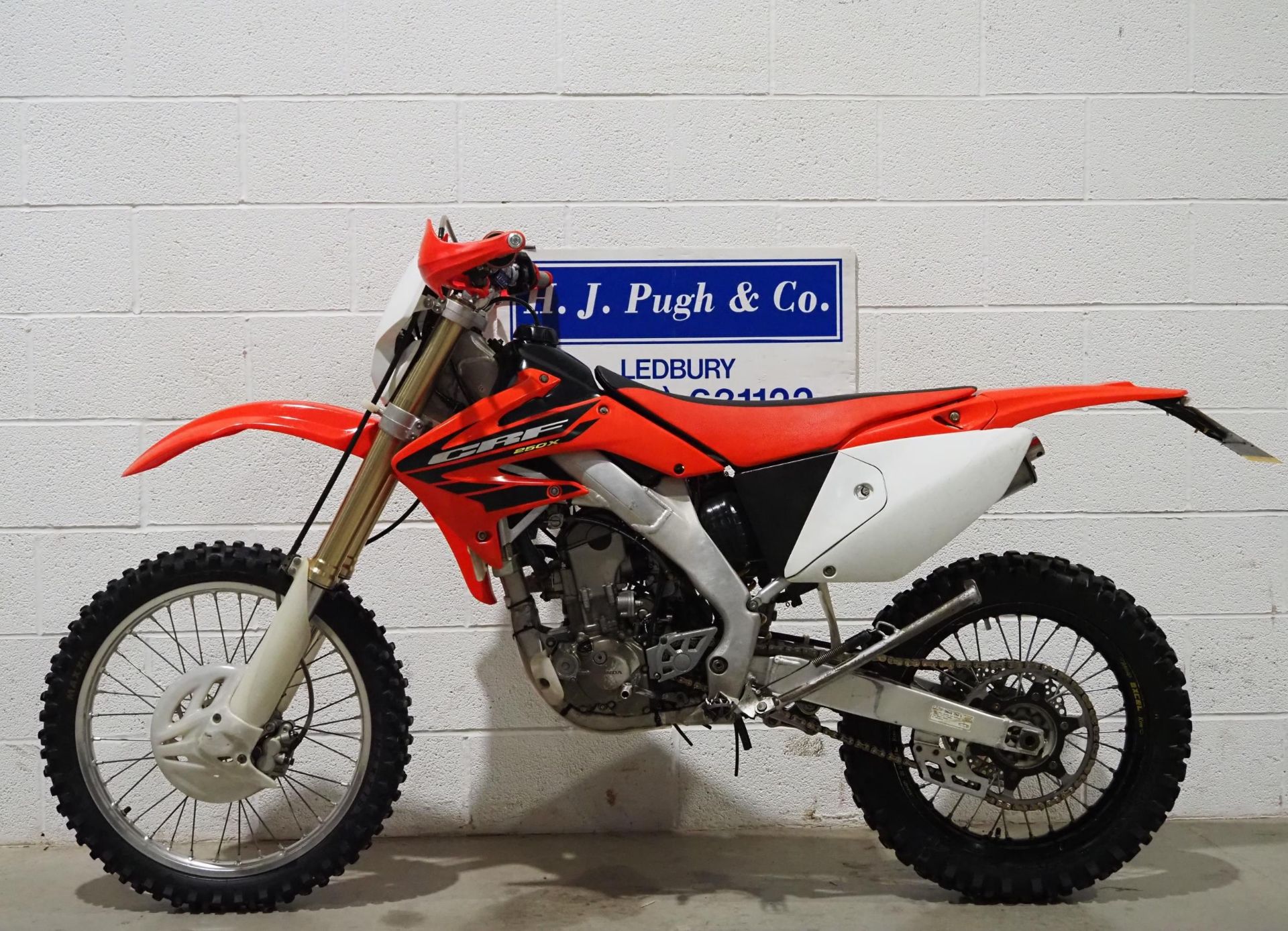 Honda CRF250X motorcross bike. 2004. 249cc. Runs and rides. MOT until 20.10.24. Comes with old MOT - Image 5 of 5