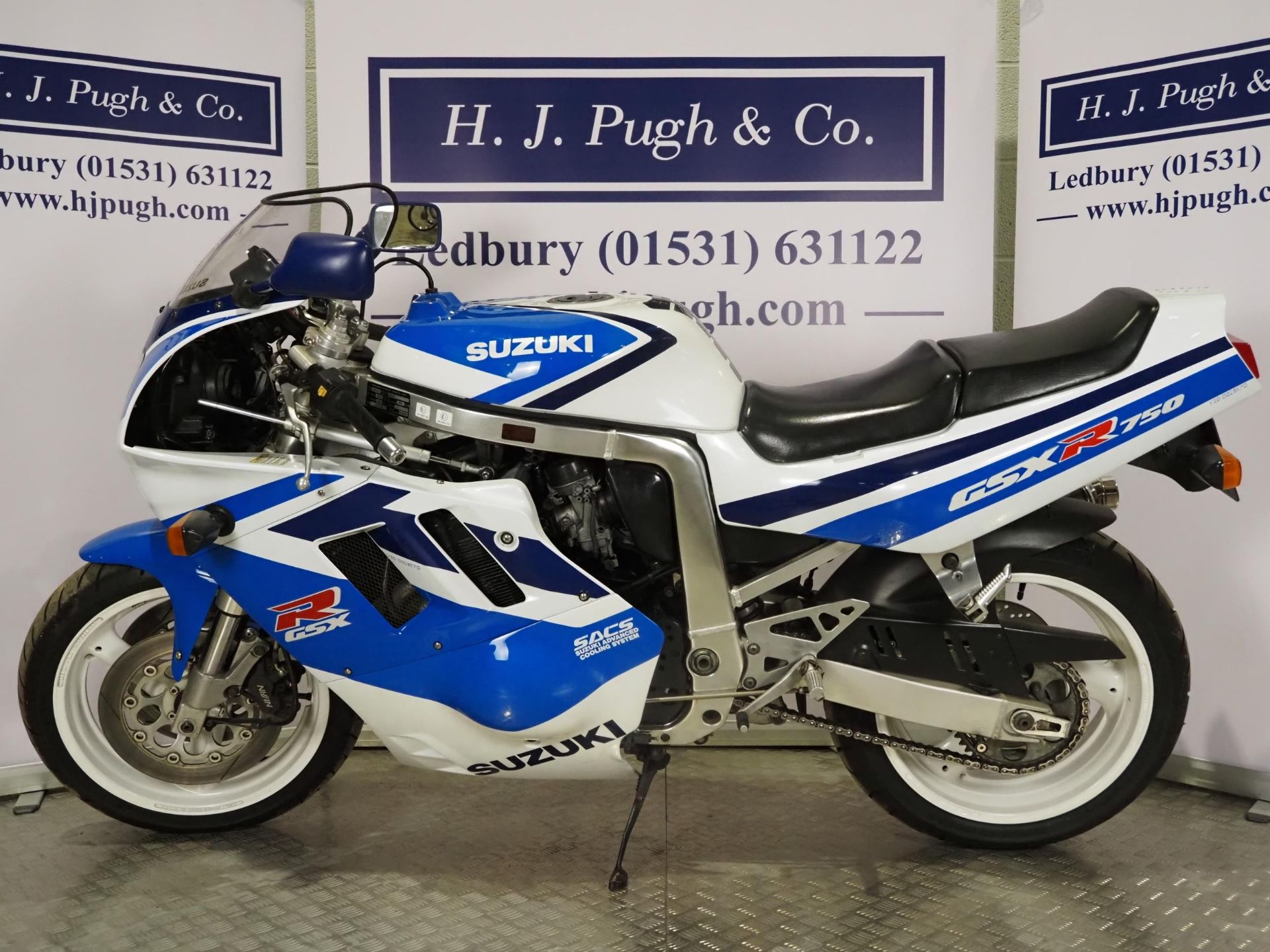 Suzuki GSXR750 motorcycle. 1991. 749cc Runs and rides but has been on display for several years so - Image 9 of 9