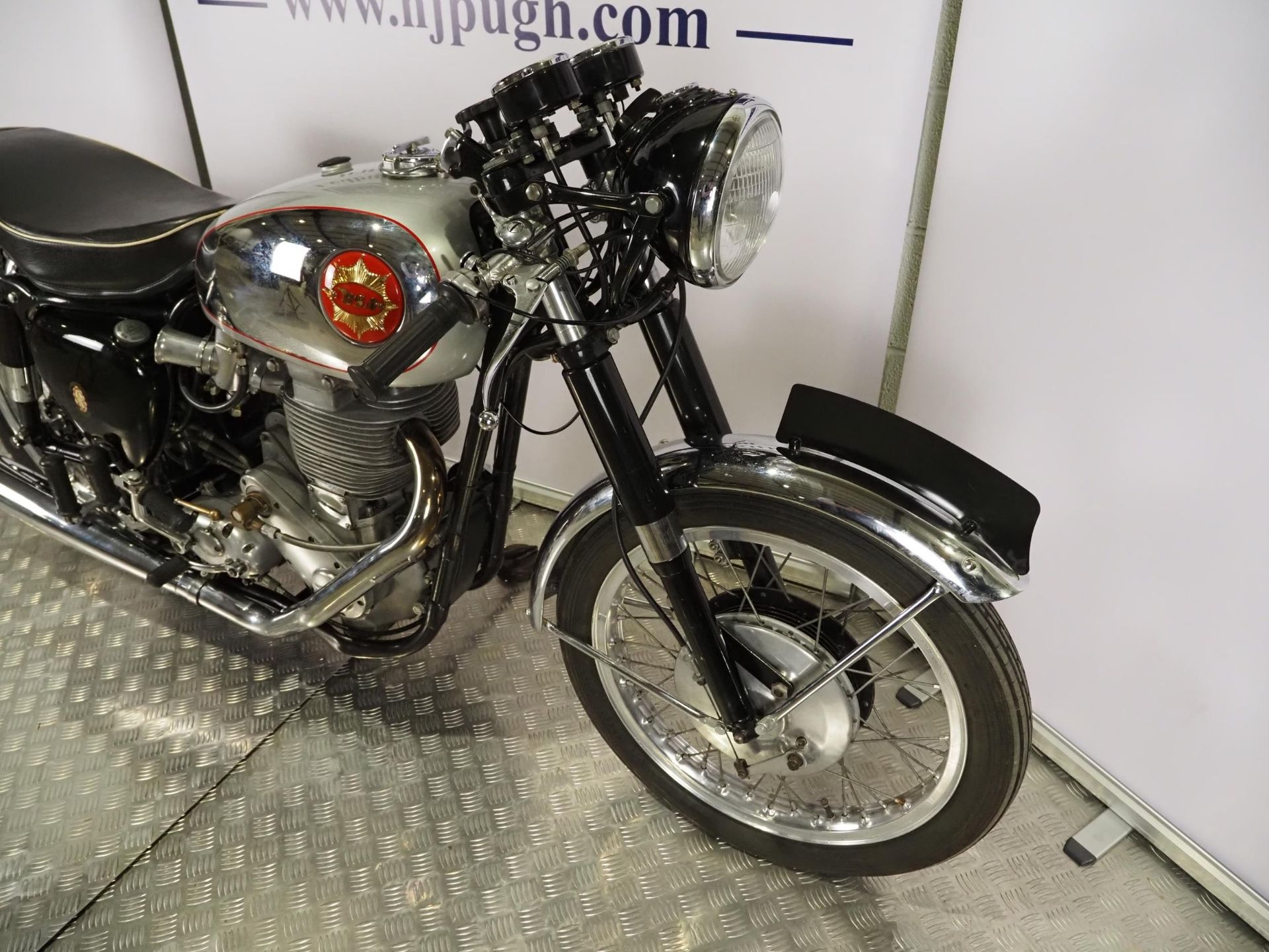 BSA Goldstar motorcycle. 1962. 500cc. Frame No. CB32 11395 Engine No. DBD34GS 6802 Runs and rides - Image 7 of 11
