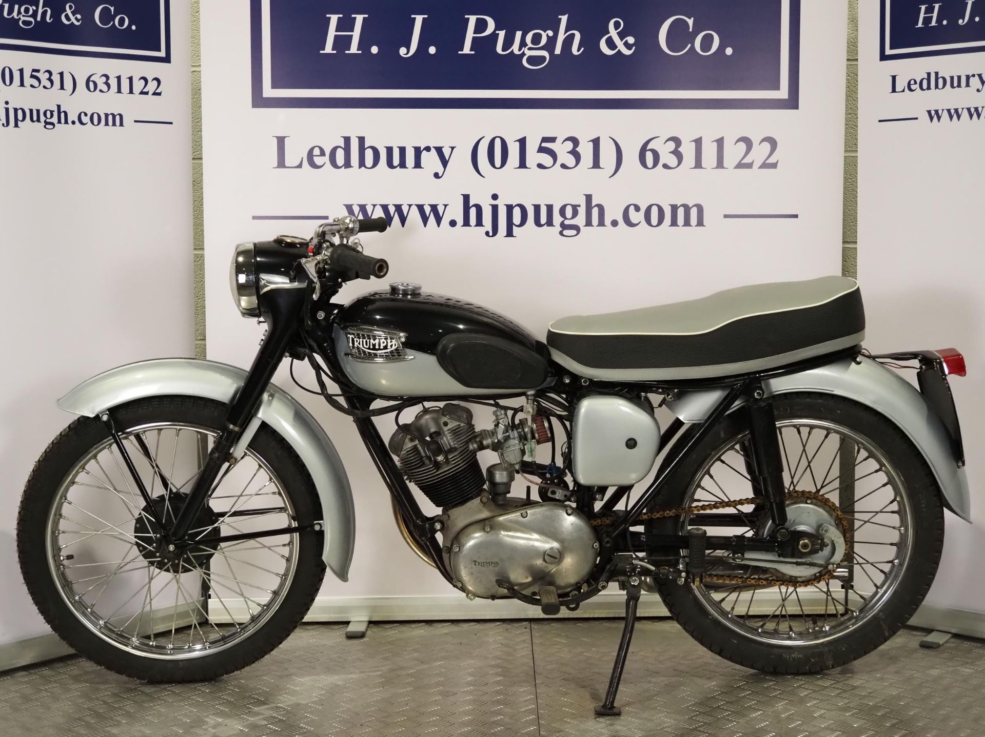 Triumph Tiger Cub motorcycle. 1960. 199cc. Frame No. T69501 Engine No. T2070880. Does not match - Image 6 of 7