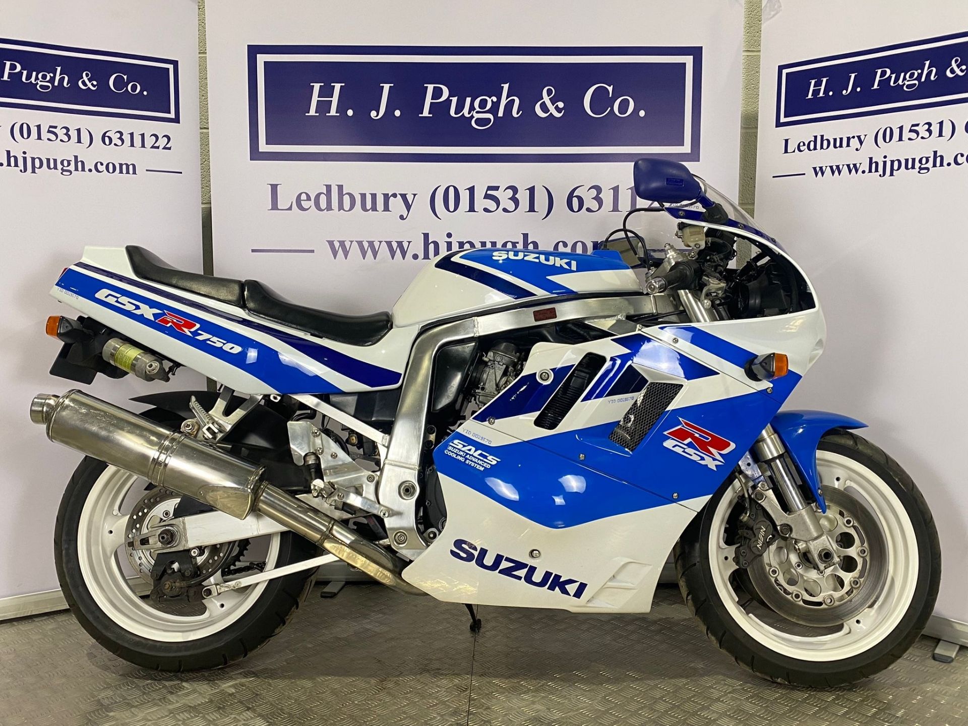 Suzuki GSXR750 motorcycle. 1991. 749cc Runs and rides but has been on display for several years so