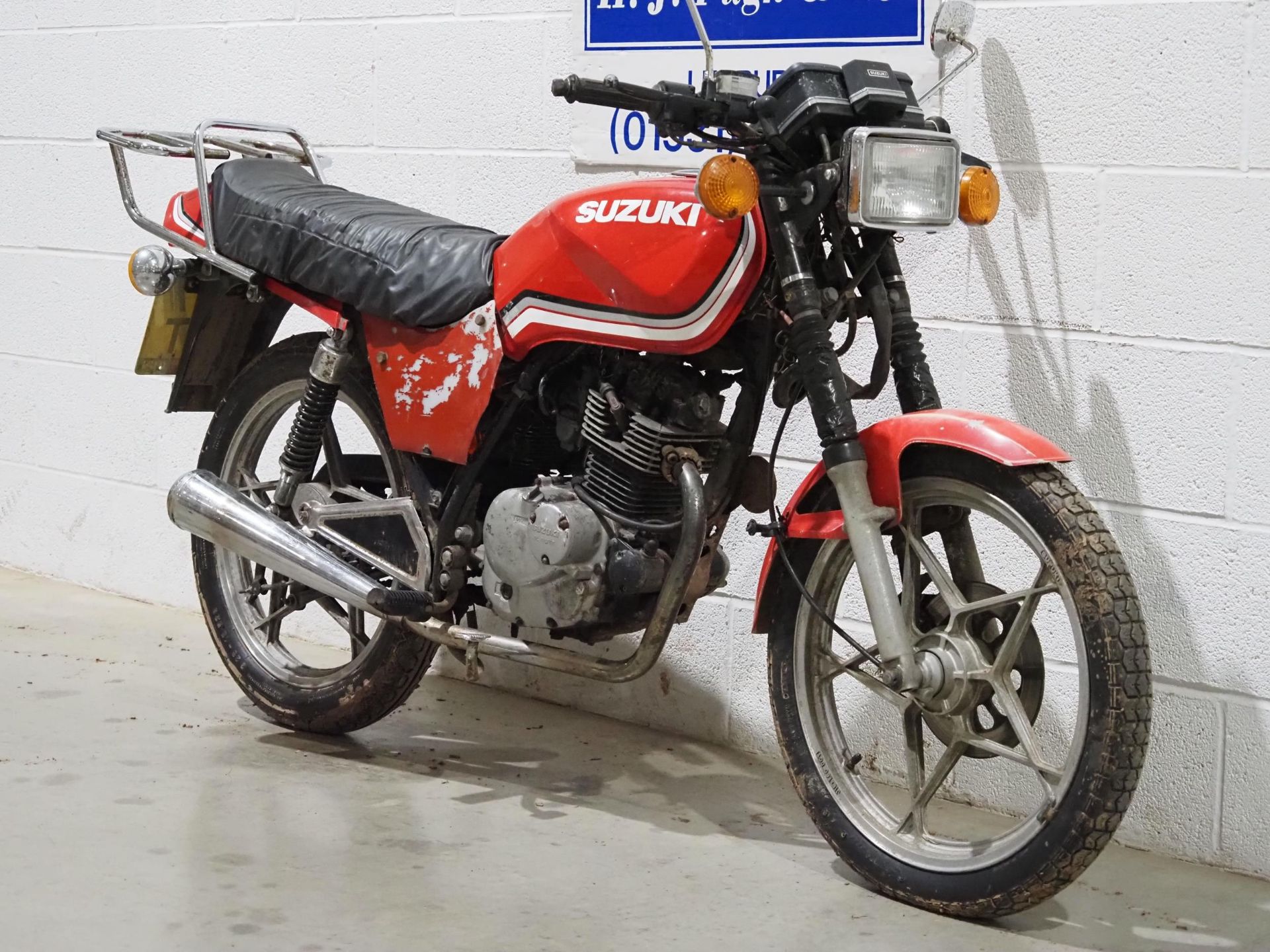 Suzuki GS125 motorcycle. 1990. 124cc. Runs and rides but may require some recommissioning. MOT until - Image 2 of 6