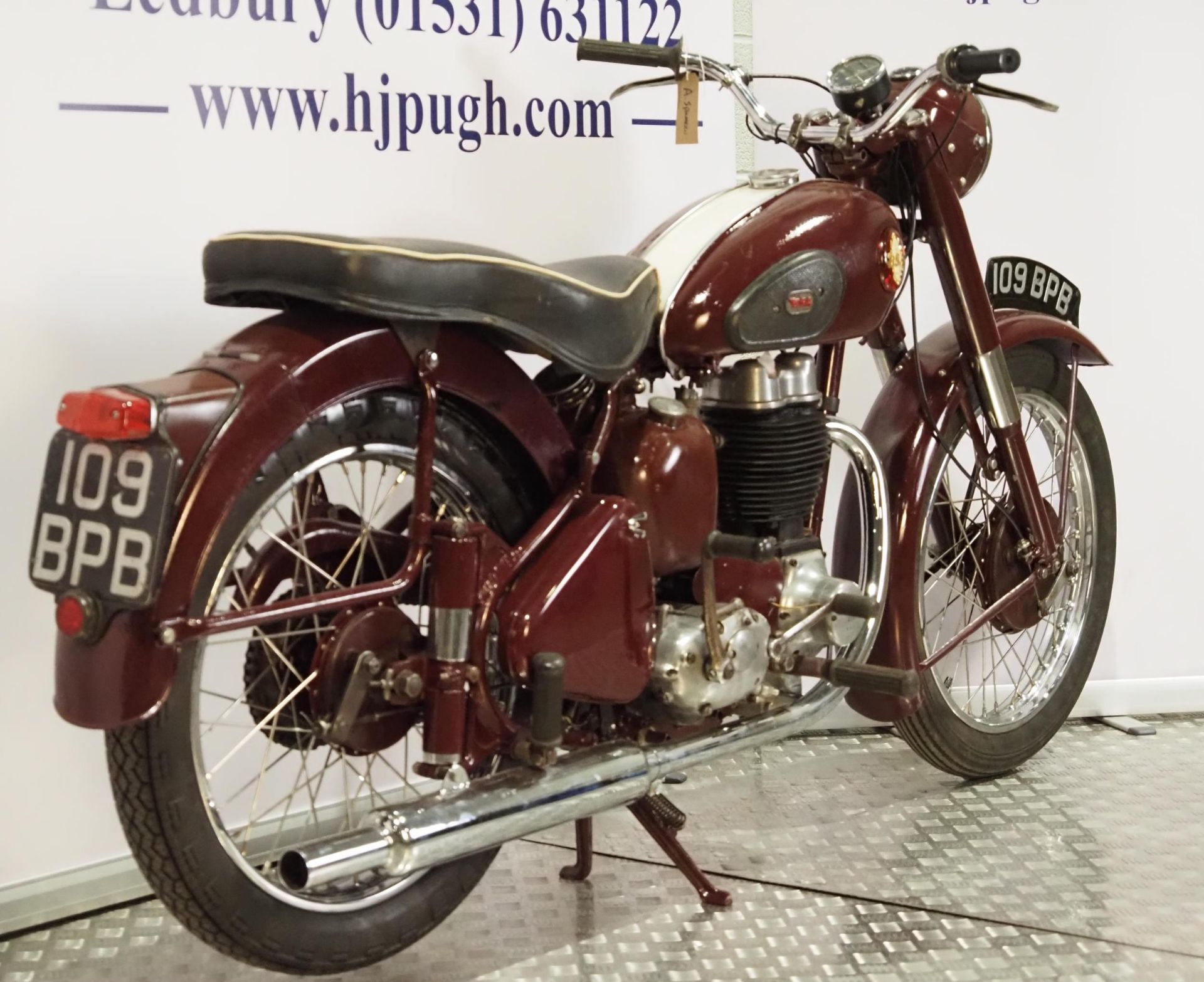 BSA C11G motorcycle. 1956. 250cc. Frame No. BC115416998 Engine No. BC11G22568 Engine turns over with - Image 3 of 6