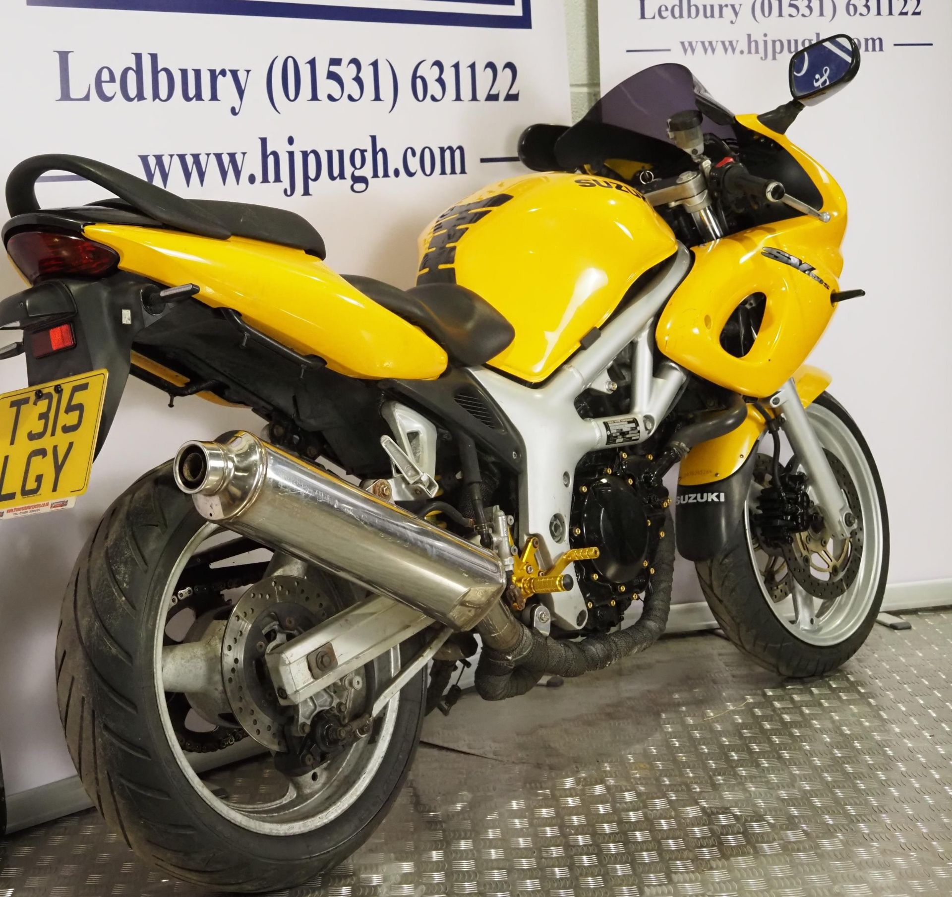 Suzuki SV650 motorcycle. 1999. 645cc Recently serviced with new oil, filter and starter motor but - Image 3 of 6