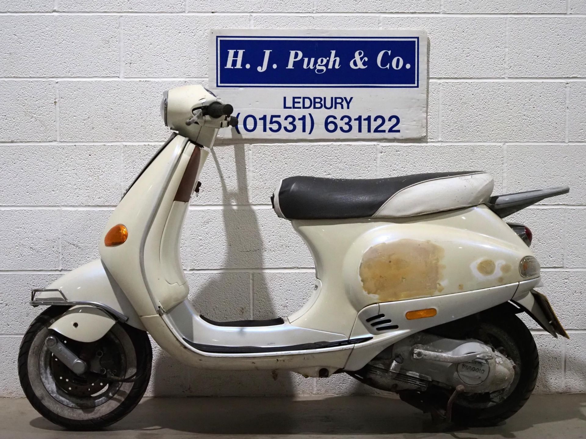 Vespa Piaggio ET4 125 moped. 2001. 124cc. Non runner and has been stood for several years. Engine - Bild 5 aus 5