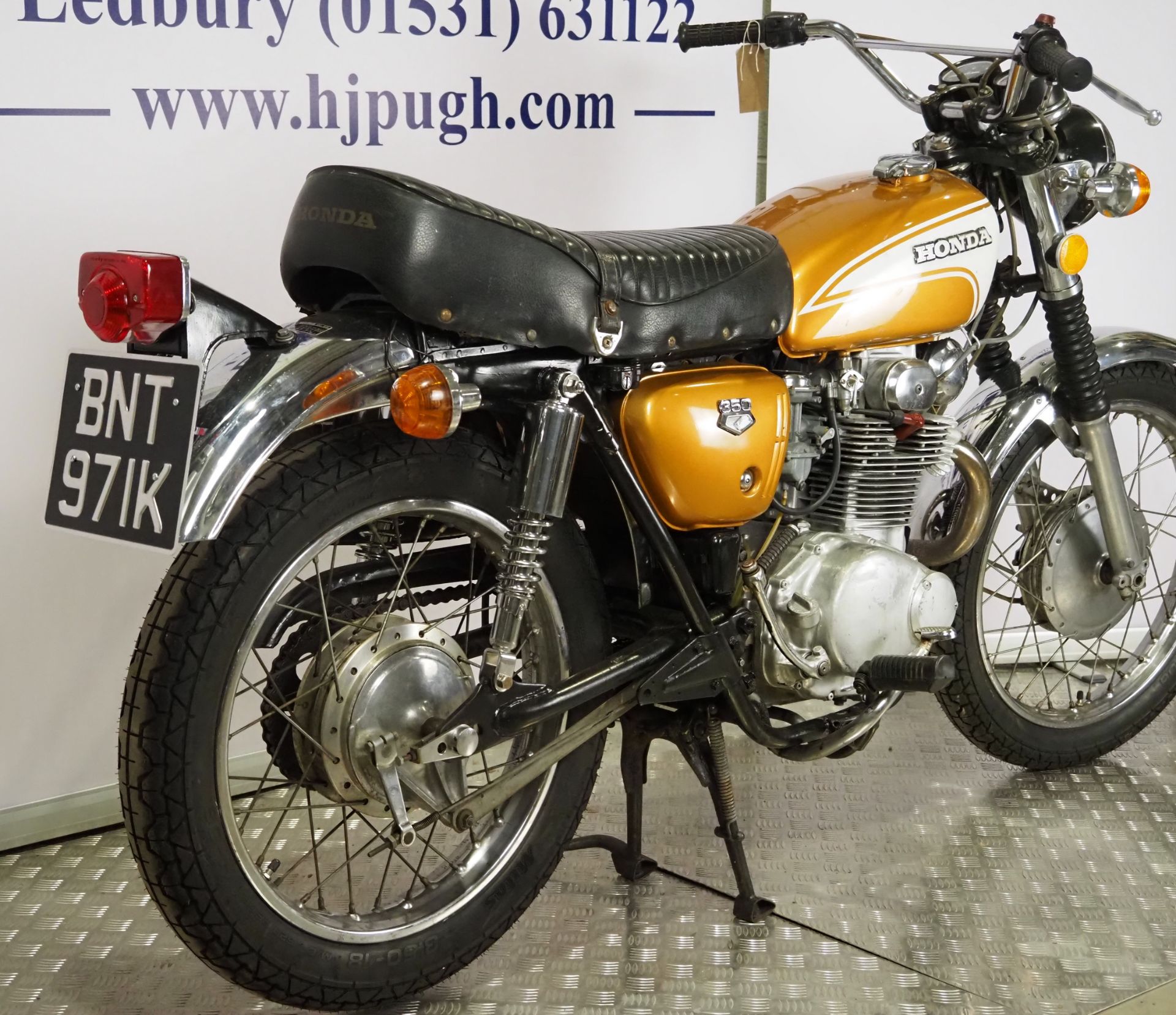 Honda CL350 motorcycle. 1971. 325ccRuns and rides. New tyres and tubes, new battery, carburettors - Image 3 of 6