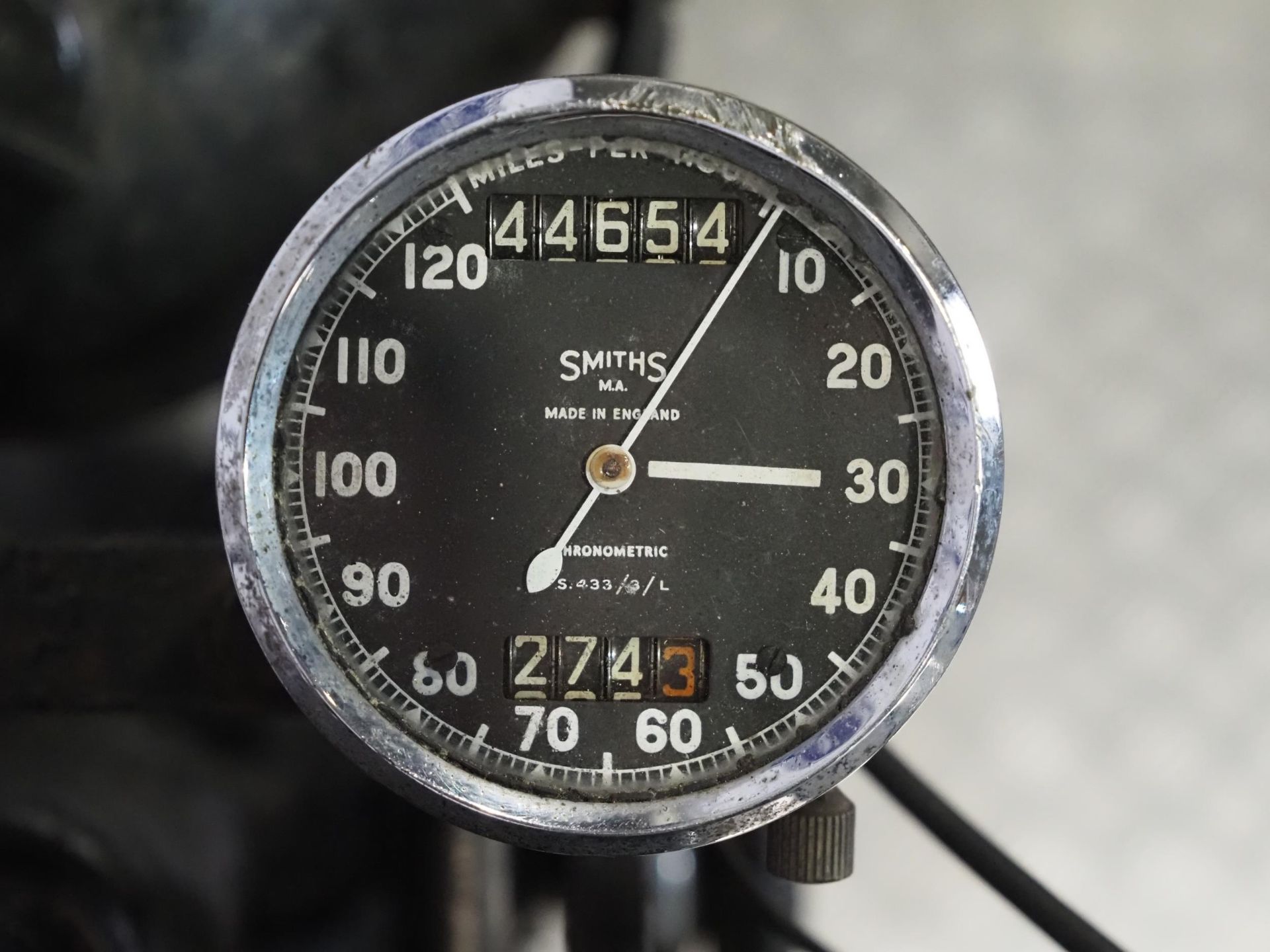 Velocette KSS motorcycle. 1947. 350cc. Frame No. 7331 Engine No. KSS 10703 Runs and rides but will - Image 6 of 10