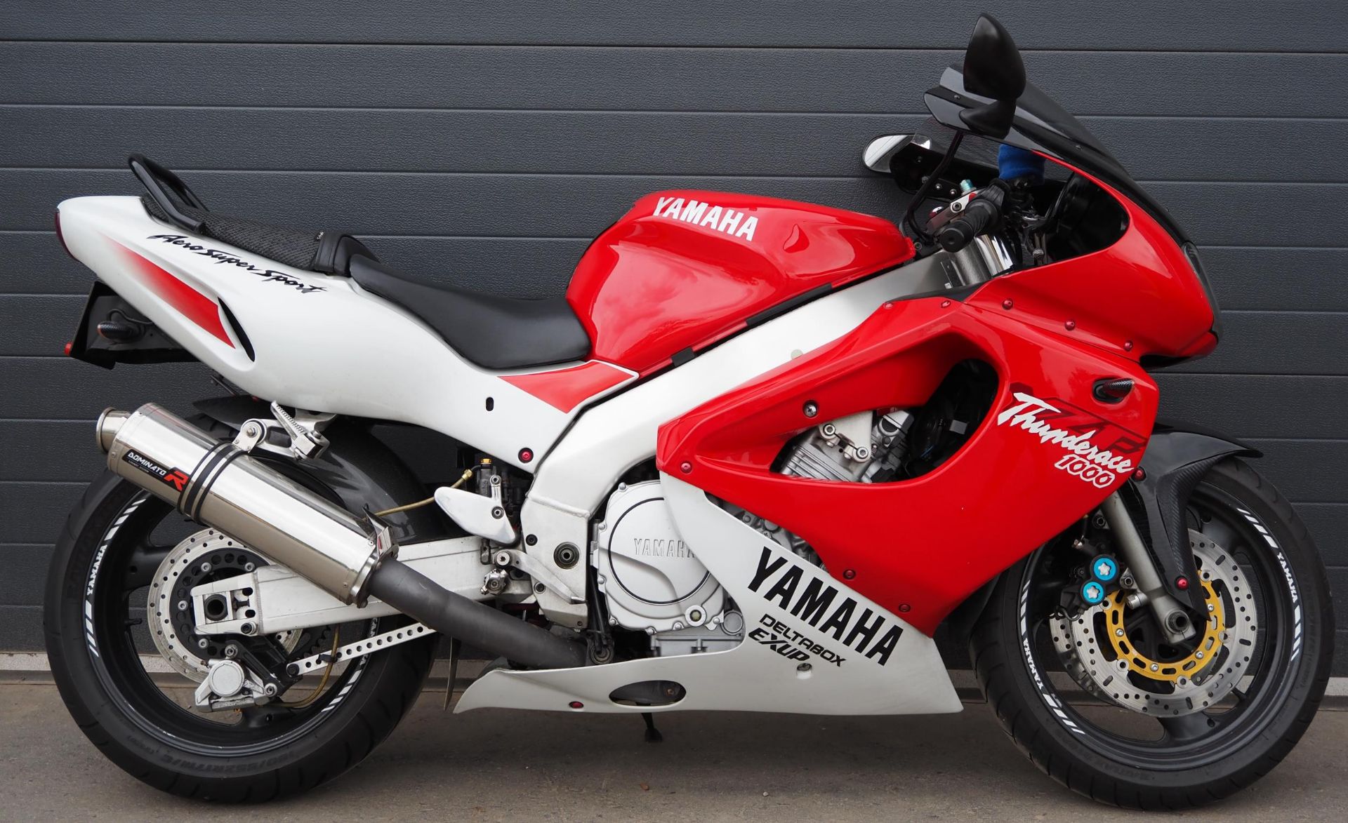 Yamaha YZF1000 Thunderace motorcycle. 1997. 1002ccRuns and rides. MOT until July 2024. Reg. R3
