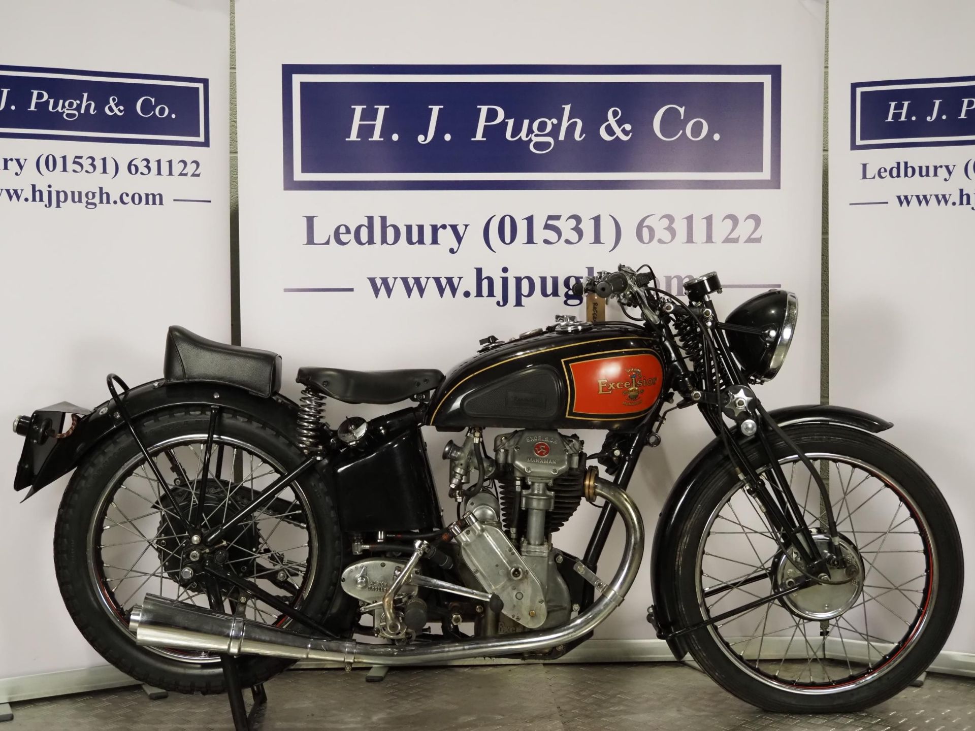 Excelsior Manxman motorcycle. 1939. 350cc. Frame No. JM85 Engine No. CXC135 Runs and rides but not - Image 2 of 13