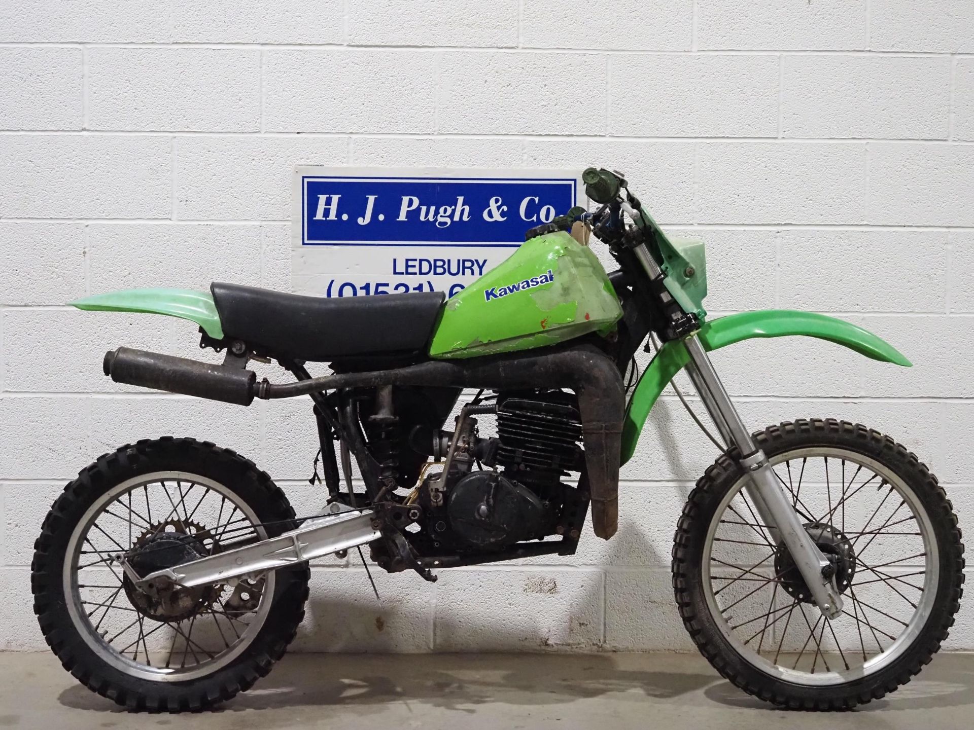 Kawasaki KDX 420 motocross bike. Non runner. Engine turns over. No Docs.