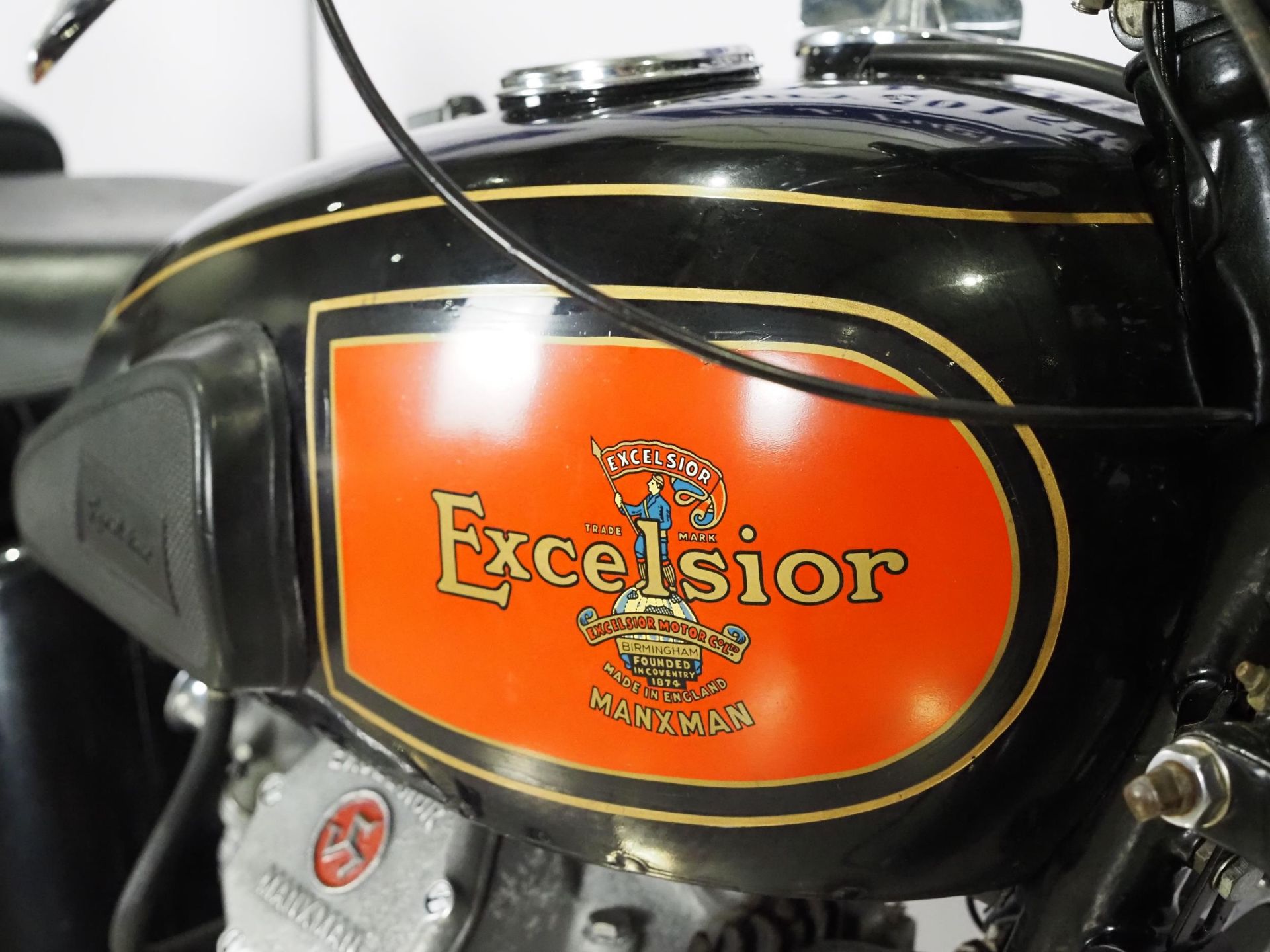 Excelsior Manxman motorcycle. 1939. 350cc. Frame No. JM85 Engine No. CXC135 Runs and rides but not - Image 9 of 13
