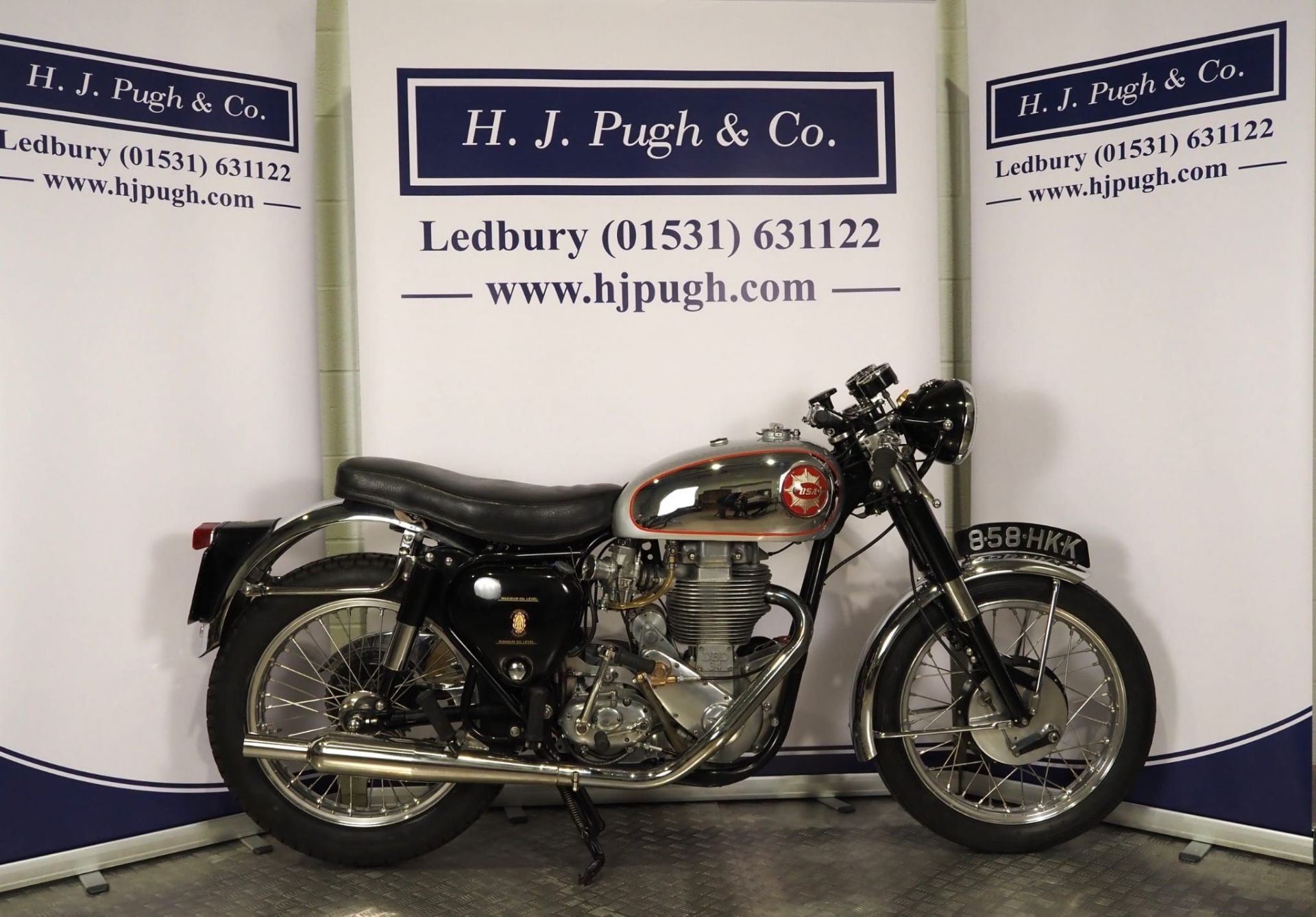 BSA Goldstar DBD 34 motorcycle. 1959. 500cc Frame No. CB328879 Engine No. DBD34GS4715 Fitted with - Image 2 of 10