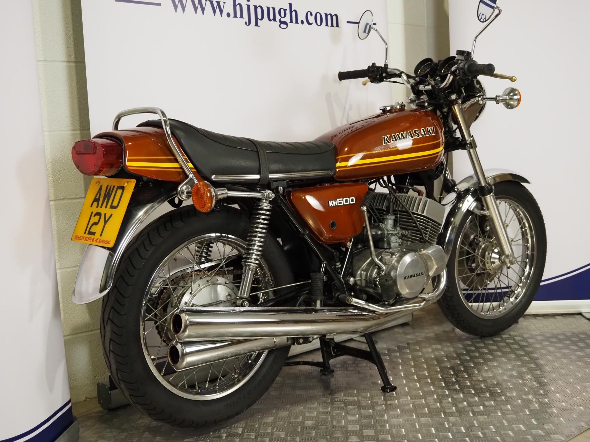 Kawasaki KH 500 motorcycle. 1976. 498cc. Frame No. H1F-50960 Engine No. KAE121077 This bike was - Bild 4 aus 9