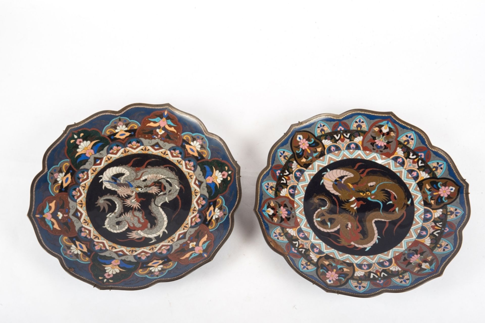 Paar Cloisonne-Teller, China 19. Jh.