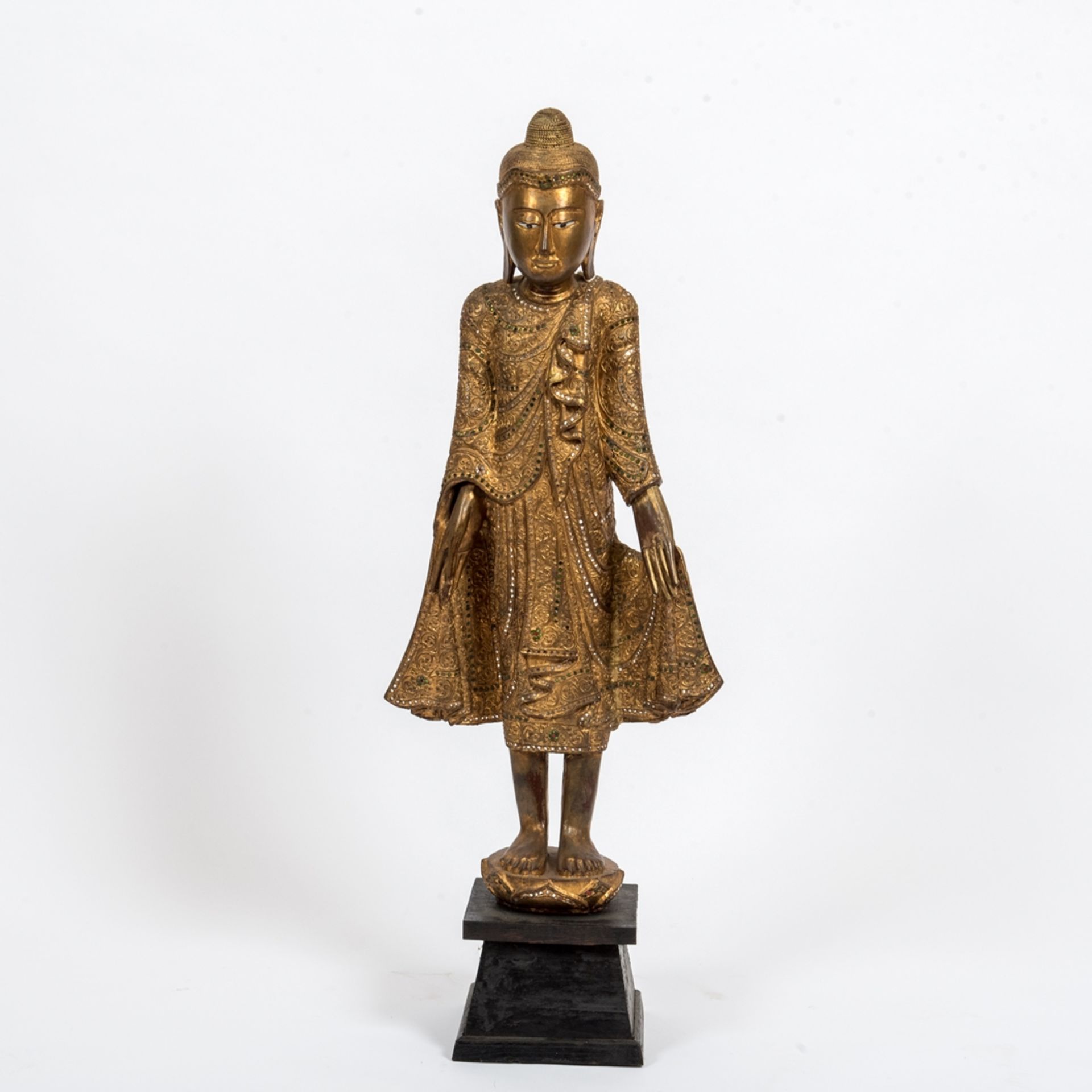 Stehender Mandalay Buddha  