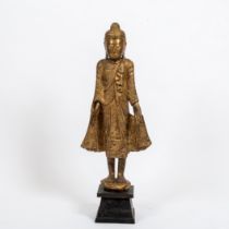 Stehender Mandalay Buddha