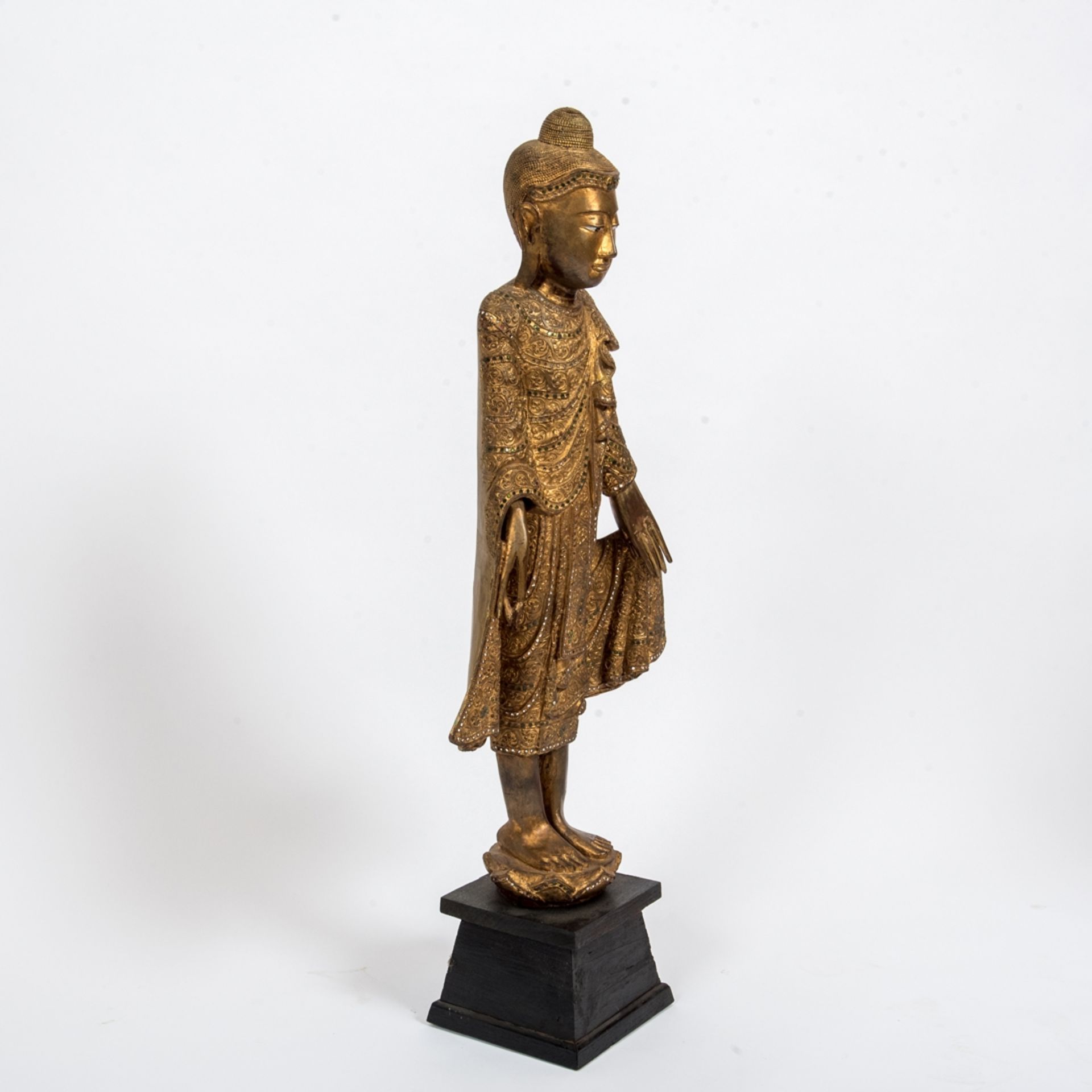 Stehender Mandalay Buddha   - Bild 2 aus 3