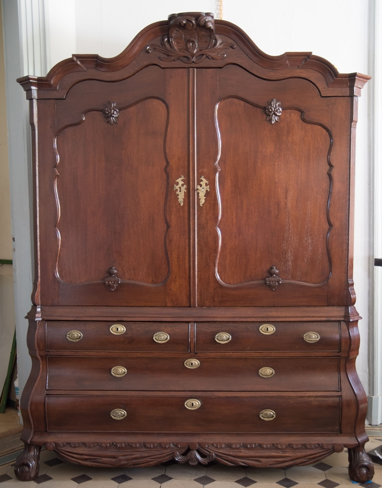 Zweitüriger Aufsatzschrank, Barock Ende 18. Jh.