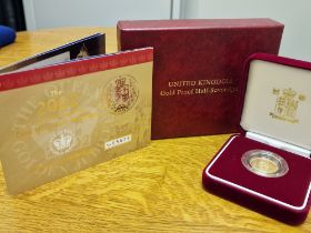 22ct Gold Cased Royal Mint 2002 Queens Jubilee Half Sovereign Coin, limited edition number 05670