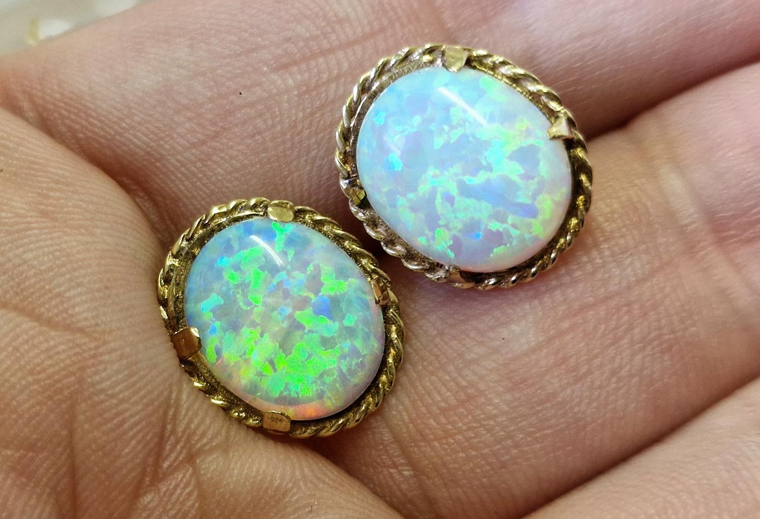 9ct Gold & Opal Pair of Stud Earrings, 2.9g - Image 2 of 3