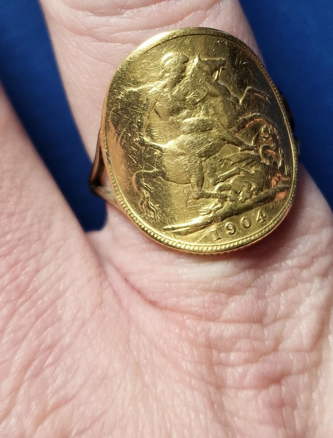 22ct Gold Full Sovereign (1904) Ring, size V+0.5 and 9.35g - Image 2 of 3