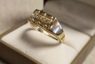 9ct Gold Signet Ring Size S Weight 4.72g