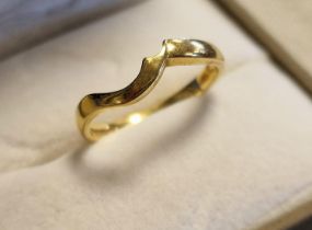 18ct Gold Wishbone Ring, size L & 2.5g