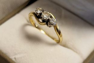 18ct Gold & Triple Diamond Vintage Dress Ring - size L & 2.8g