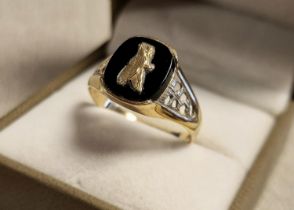 9ct Gold Signet Ring With Eagle Motif Size S Weight 3.22g