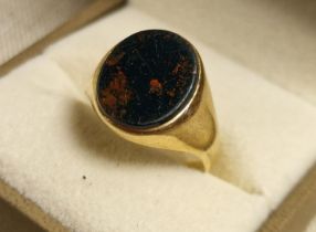 9ct Gold & Bloodstone Signet Ring Size Q Weight 4.25g