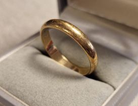9t Gold Wedding Band Ring, size V & 3.45g