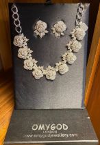 Ohmygod London Necklace In Flower Design With Matching Earrings, As New With Named Box - Wedding/Pro