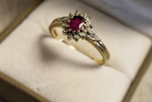 9ct Gold Ruby & Diamond Cluster Ring Size R Weight 2.29g
