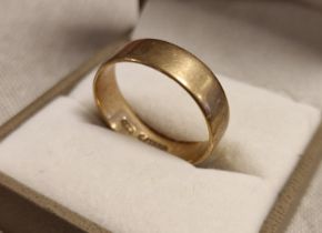 9ct Gold Wedding Band Ring Size V Weight 3.82g