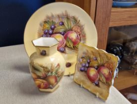 Aynsley Pair of Doris Jones Signed Fruits Plates + an Orchard Gold Vase