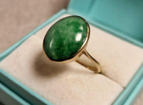 9ct Gold & Jade Dress Ring, 3.9g & size Q+0.5