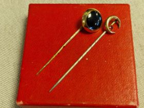 9ct Gold Pair of Decoarative Pins - 2.9g combined