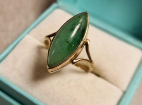 9ct Gold & Jade (Jadeite) Dress Ring, 4.5g & size N