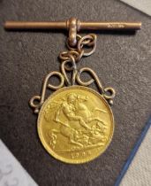 22ct Gold Sovereign w/9ct Gold Mount & T-Bar - 6.75g