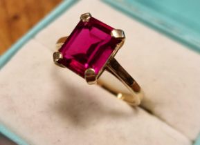 9ct Gold & Ruby (Synthetic) Dress Ring, size Q & 2.95g
