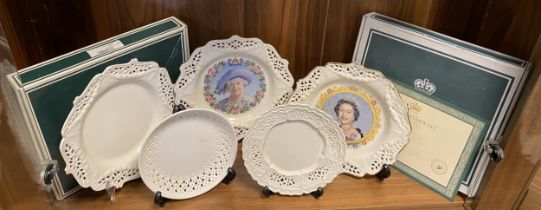 5 Royal Creamware Plates. 2 With Royal Interest Featuring HM Queen Elizabeth II and HM The Queen Mot