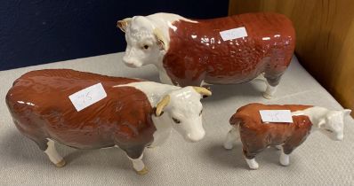 Beswick Hereford Bull & Cow Ch Of Champions With Calf 12cm x 20cm, 11cm x 17cm, 7.5cm x 10cm