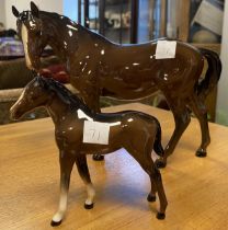 Beswick Brown Horse and Brown Foal 18cm x 23cm, 11.5cm x 11.5cm