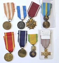 A mixed collection of modern medals and copies of medals.