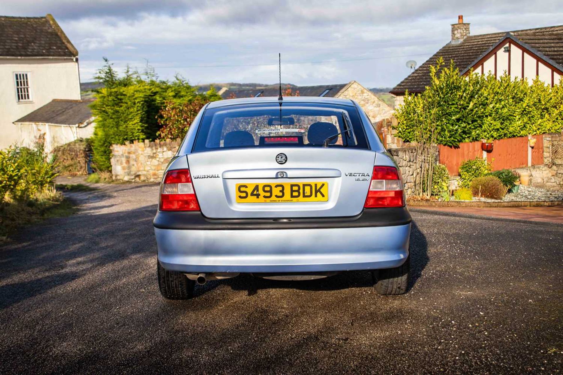 1998 Vauxhall Vectra 1.6 Envoy Automatic transmission and only 25,000 miles from new ***NO RESERVE** - Image 8 of 93