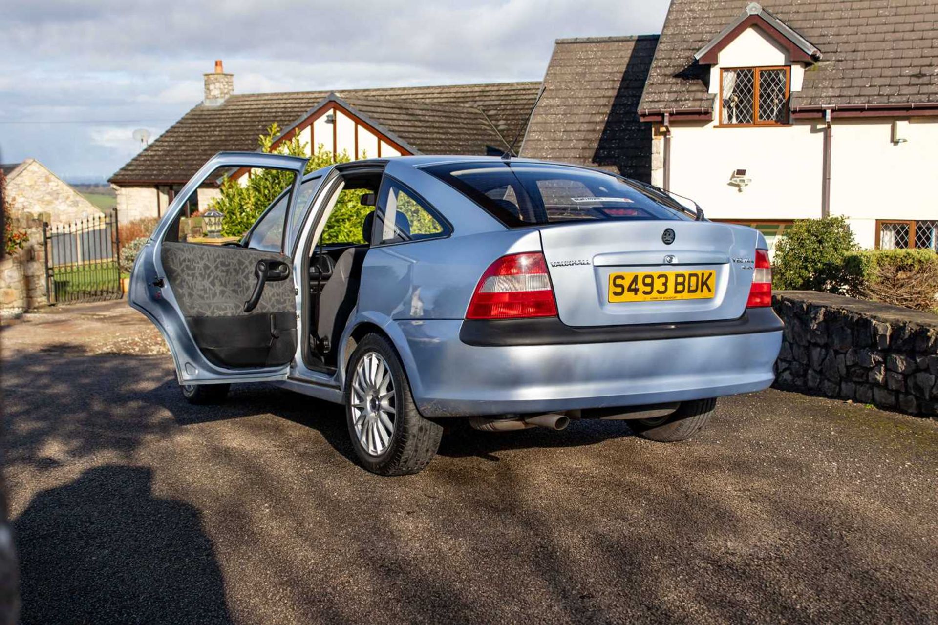 1998 Vauxhall Vectra 1.6 Envoy Automatic transmission and only 25,000 miles from new ***NO RESERVE** - Image 6 of 93