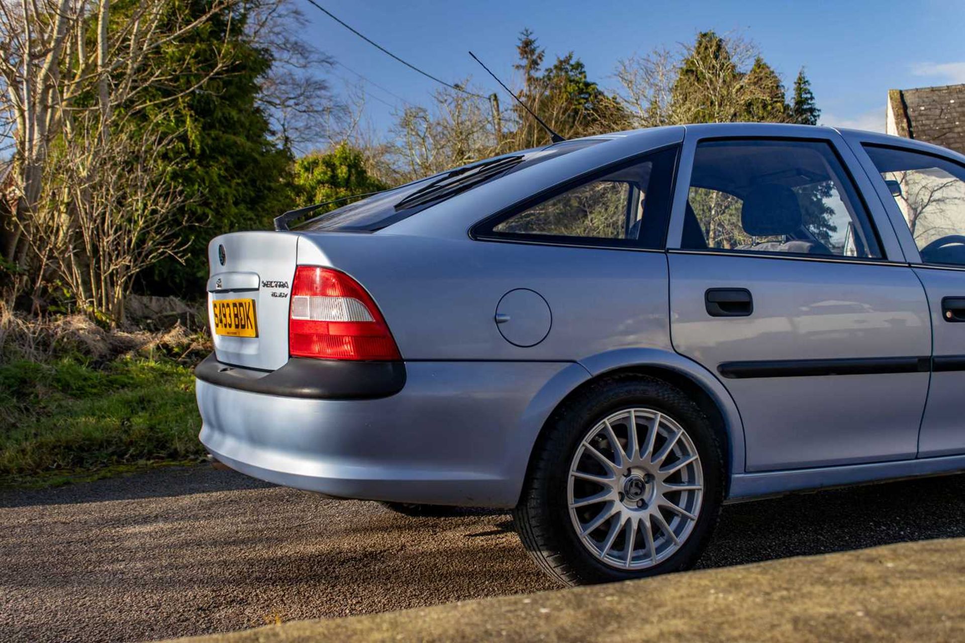 1998 Vauxhall Vectra 1.6 Envoy Automatic transmission and only 25,000 miles from new ***NO RESERVE** - Image 33 of 93