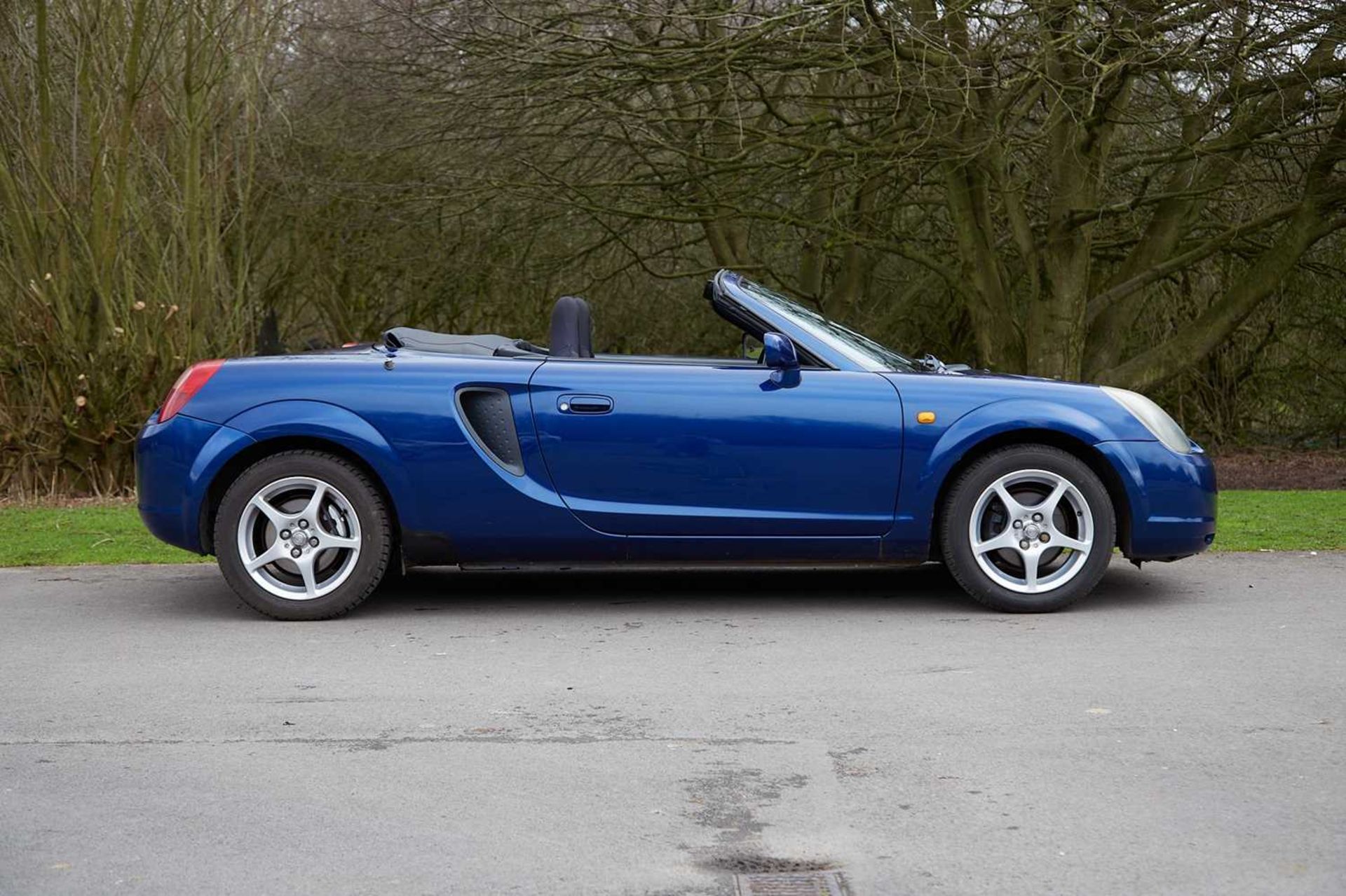 2002 Toyota MR2 ***NO RESERVE*** Same lady owner for nearly two decades - Image 12 of 59