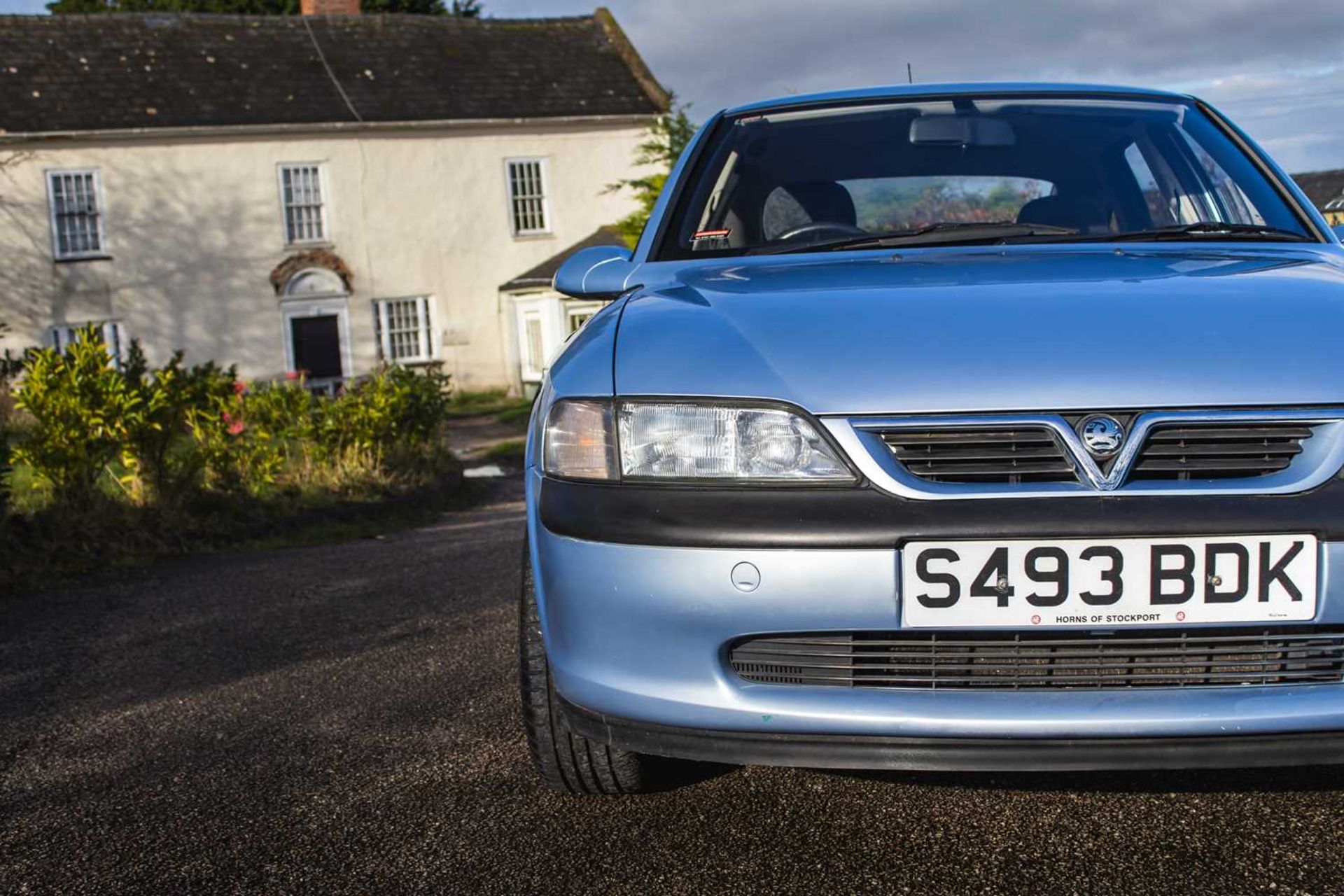 1998 Vauxhall Vectra 1.6 Envoy Automatic transmission and only 25,000 miles from new ***NO RESERVE** - Image 44 of 93