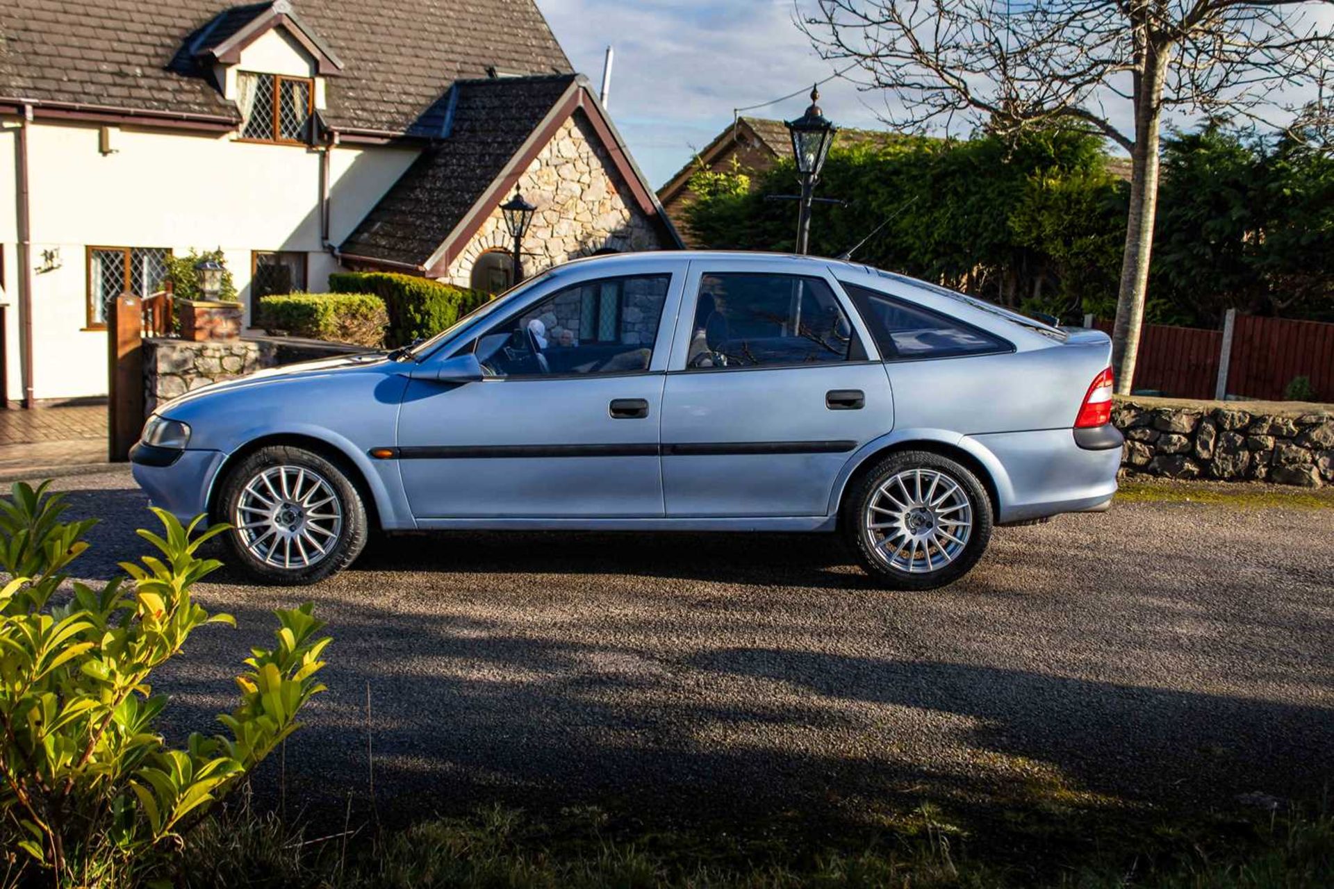 1998 Vauxhall Vectra 1.6 Envoy Automatic transmission and only 25,000 miles from new ***NO RESERVE** - Image 4 of 93